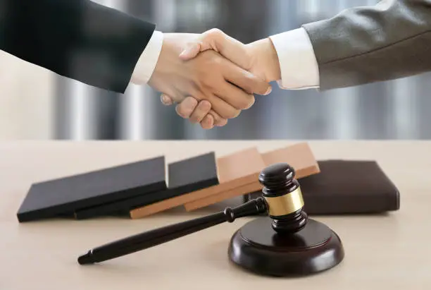 أفضل مكتب محاماة للنزاعات في السعودية | التقاضي التجاري