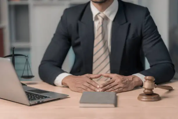 محامي تحكيم دولي في مصر 2026 | مكتب محاماة متخصص مع مؤسسة السعدني